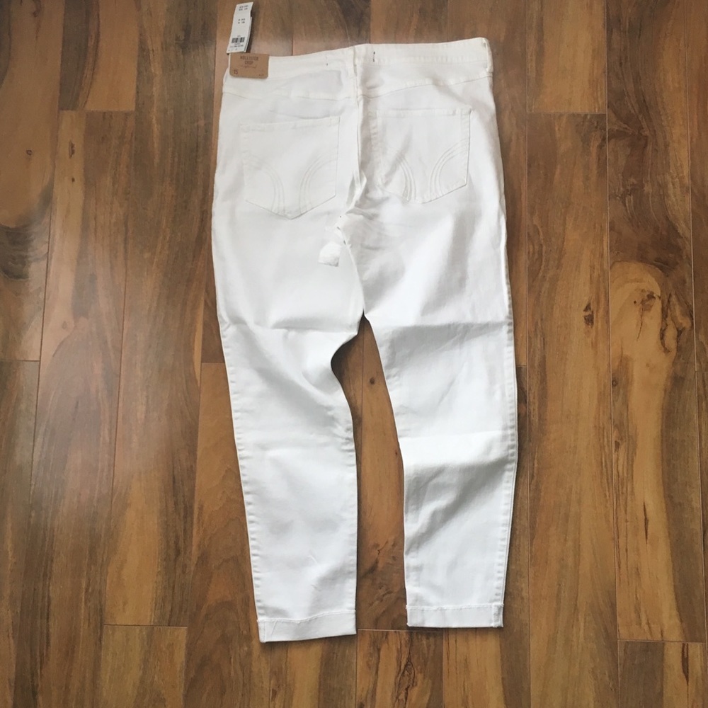 NWT Hollister High Rise Crop Distressed Jeans Sz32